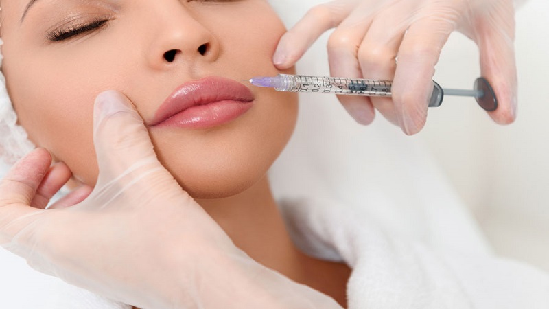 چگونگی جلوگیری از سفت شدن تزریق ژل لب و صورت