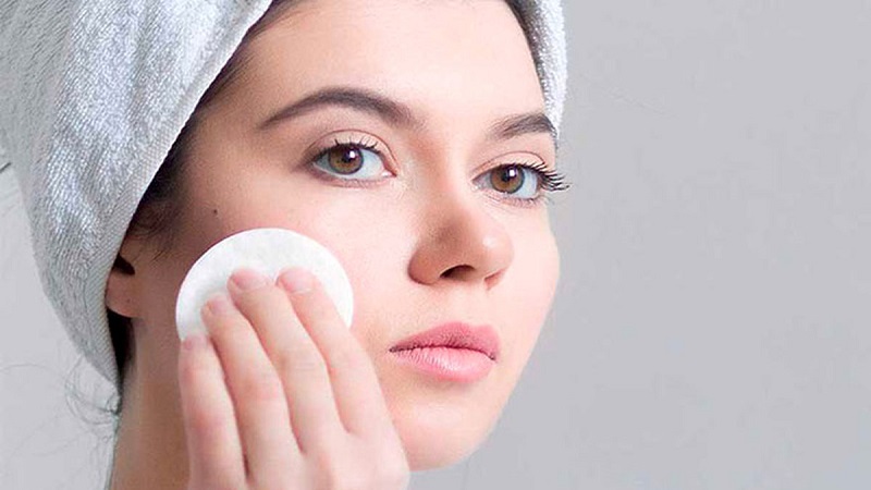 کنترل چربی پوست-پاکسازی و کاهش آن | بهترین مطب زیبایی اصفهان