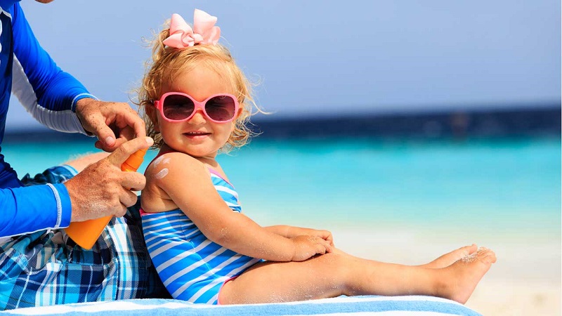 نکات مهم در انتخاب ضد آفتاب کودکان | بهترین مطب زیبایی اصفهان