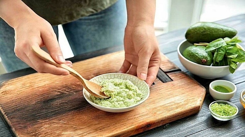 تقویت پوست‌های حساس و خشک با ماسک آووکادو | بهترین مطب زیبایی اصفهان