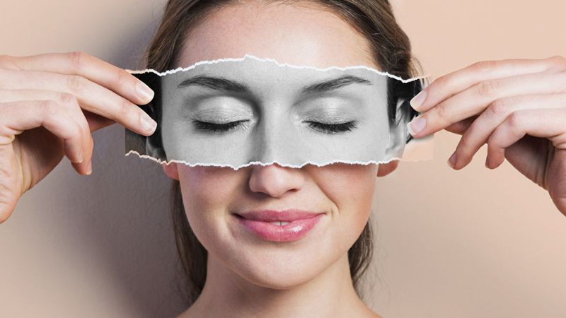 مراقبت های شخصی برای رفع پف زیر چشم | بهترین مطب زیبایی اصفهان