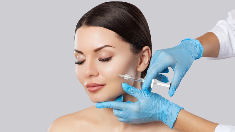 روش‌های تهاجمی برای جوانسازی پوست صورت | بهترین مطب زیبایی اصفهان