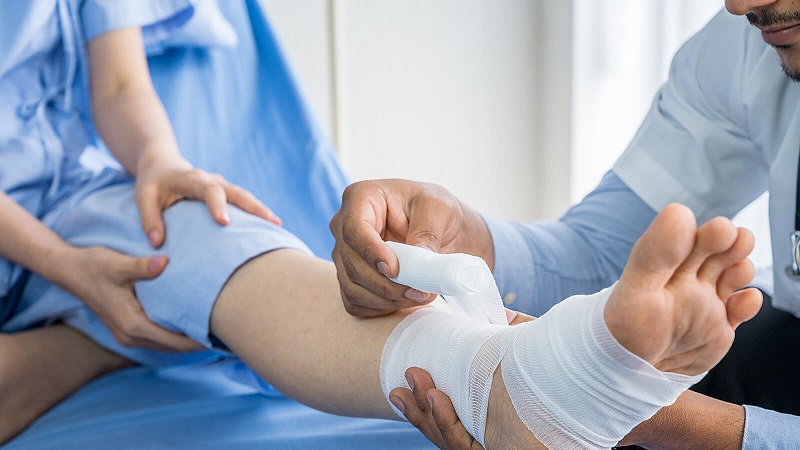 عوامل ایجاد و تشدید کننده زخم های مزمن | بهترین مطب زیبایی اصفهان