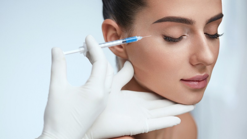 همه چیز درمورد تزریق ژل به شقیقه | بهترین مطب زیبایی اصفهان