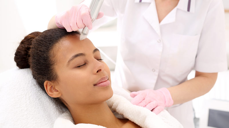 مزایای انجام میکرونیدلینیگ پوست | بهترین مطب زیبایی اصفهان
