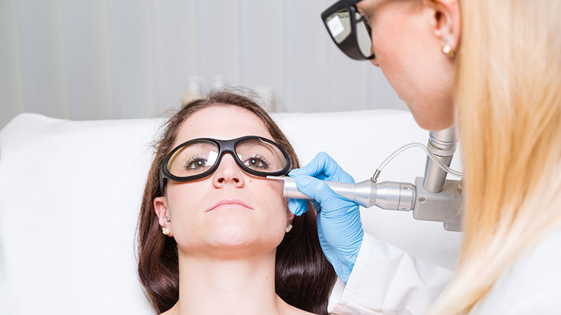 نحوه عملکرد لیزر CO2 فرکشنال | بهترین مطب زیبایی اصفهان