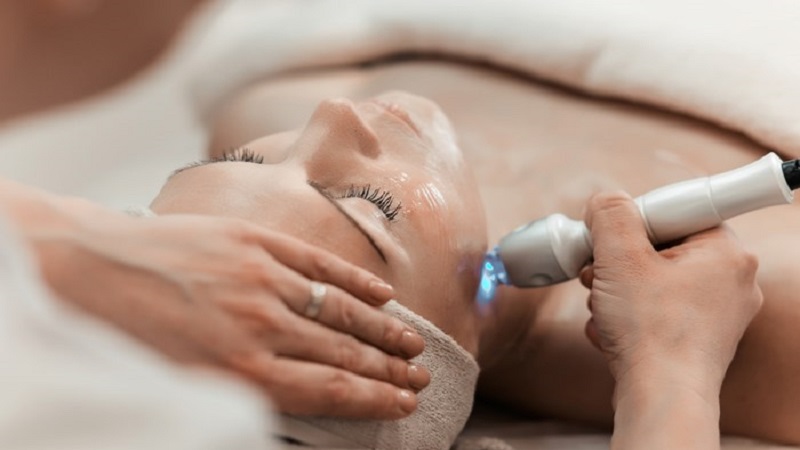 مزایای درمان با دستگاه آر اف |تزریق ژل و بوتاکس اصفهان | دکتر مهناز کبیریان