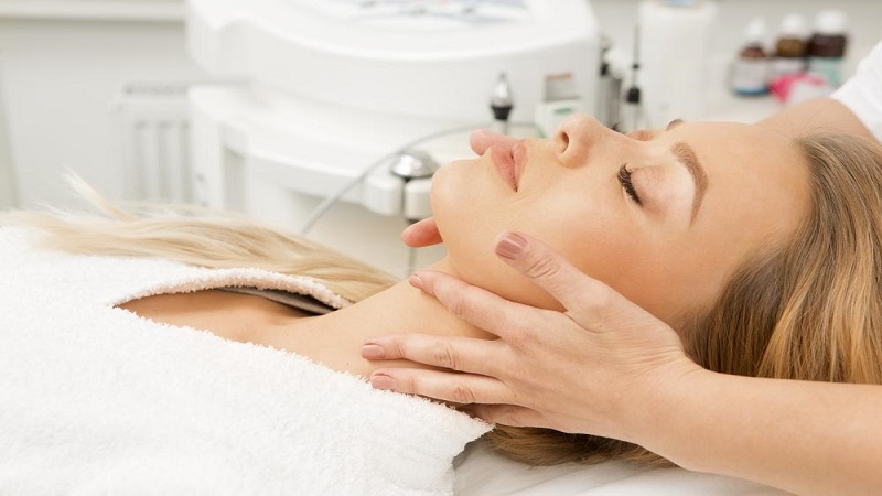 کربوکسی تراپی غبغب | بهترین مطب زیبایی اصفهان - تزریق ژل و بوتاکس اصفهان