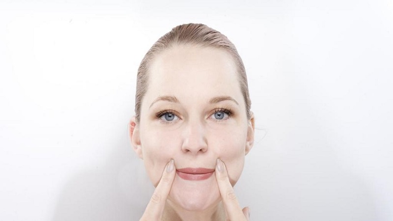 کاهش خط خنده‌ | بهترین مطب زیبایی اصفهان - تزریق ژل و بوتاکس اصفهان